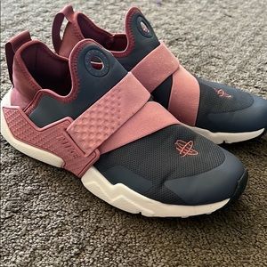 Nike Huarache Extreme (GS) 4.5Y/Women’s 6.5 AQ0575-400 Diffused Blue Pink Shoes
